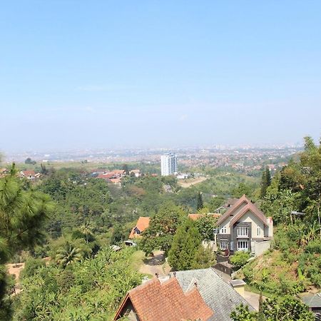 De Bukit Dago Villa Бандунг Екстериор снимка